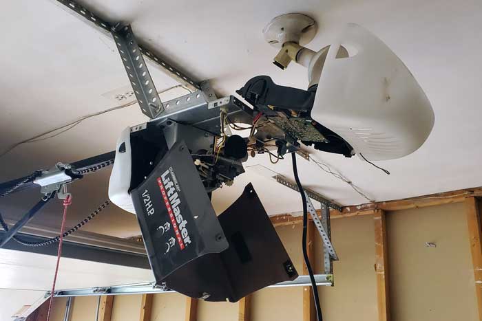 24/7 emergency garage door repair service